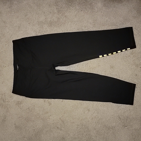 3 for $15 item🎉Victoria's Secret Capri - Picture 1 of 5